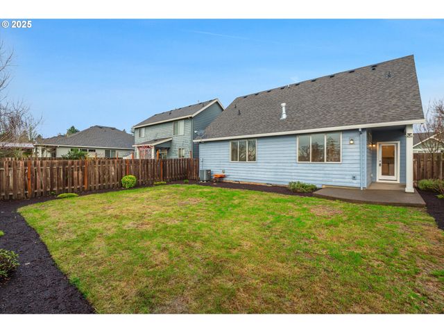 816 S CORINNE Dr, Newberg, OR 97132