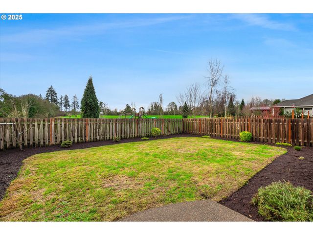 816 S CORINNE Dr, Newberg, OR 97132