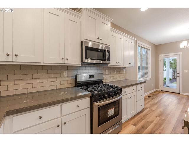 816 S CORINNE Dr, Newberg, OR 97132