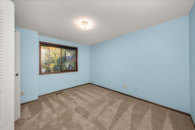 12020 N Vistawood Ct, Spokane, WA 99218