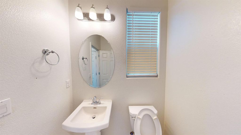 Image 9 of property listing at 4826 N Casey Avenue, Fresno, CA 93723