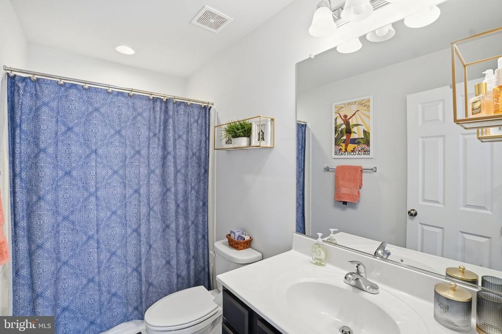 Image 27 of property listing at 16114 COOLIDGE AVE, Olney, MD 20906