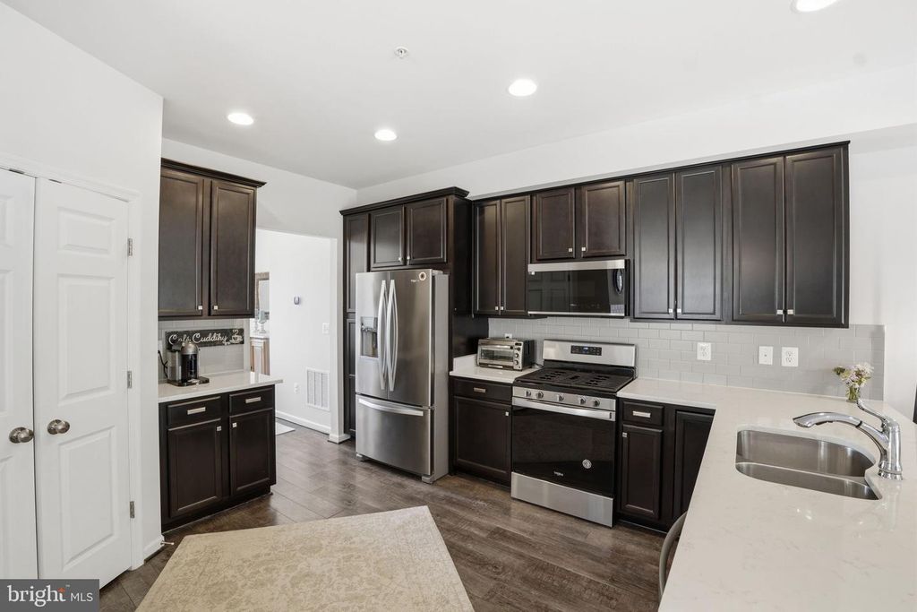 Image 4 of property listing at 16114 COOLIDGE AVE, Olney, MD 20906