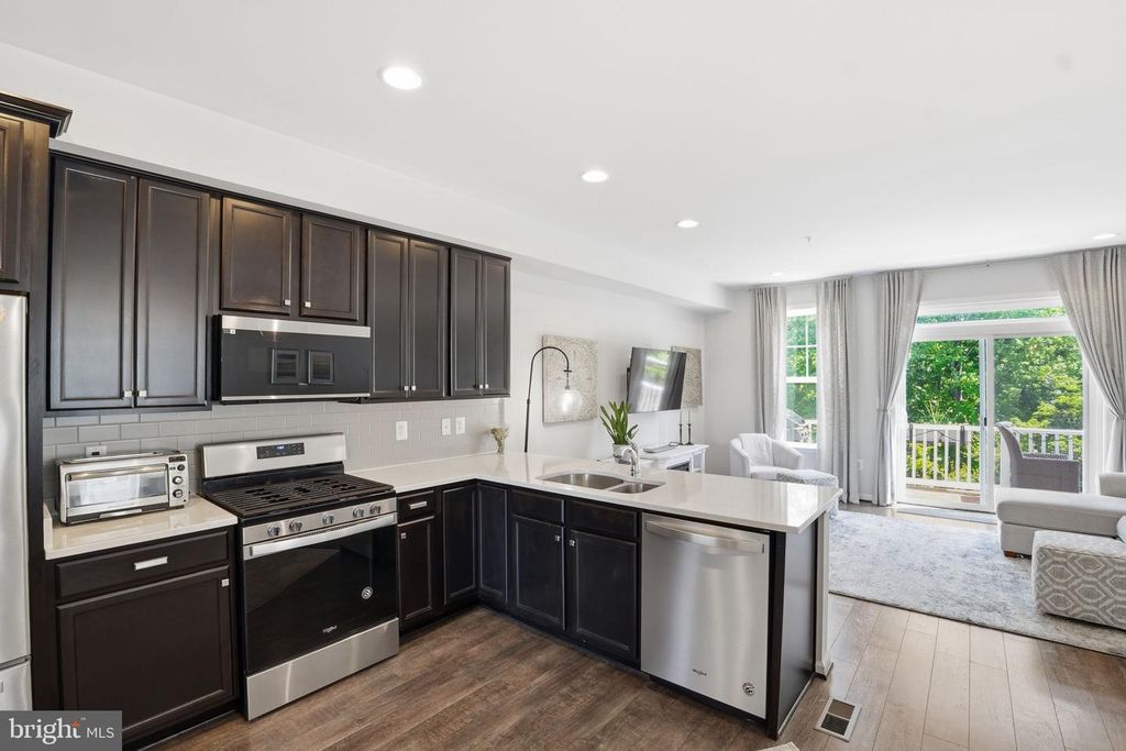 Image 5 of property listing at 16114 COOLIDGE AVE, Olney, MD 20906