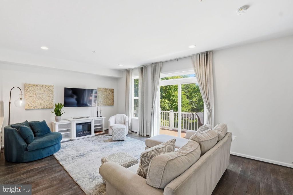 Image 7 of property listing at 16114 COOLIDGE AVE, Olney, MD 20906