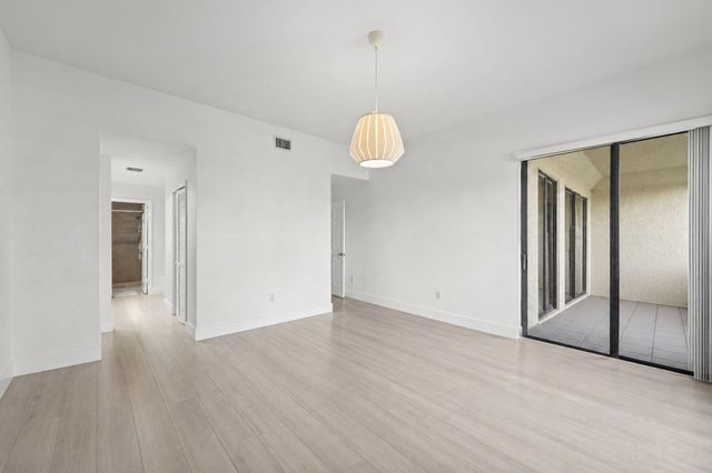 7535 La Paz Boulevard 209, Boca Raton, FL 33433