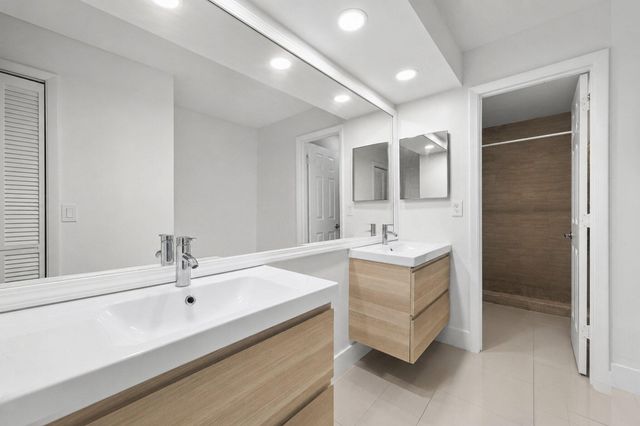 7535 La Paz Boulevard 209, Boca Raton, FL 33433