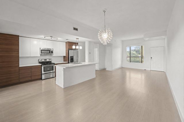 7535 La Paz Boulevard 209, Boca Raton, FL 33433