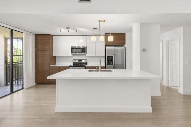 7535 La Paz Boulevard 209, Boca Raton, FL 33433