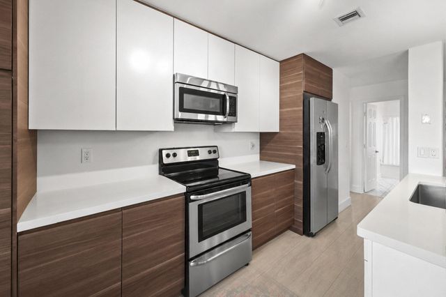 7535 La Paz Boulevard 209, Boca Raton, FL 33433