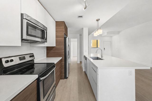 7535 La Paz Boulevard 209, Boca Raton, FL 33433