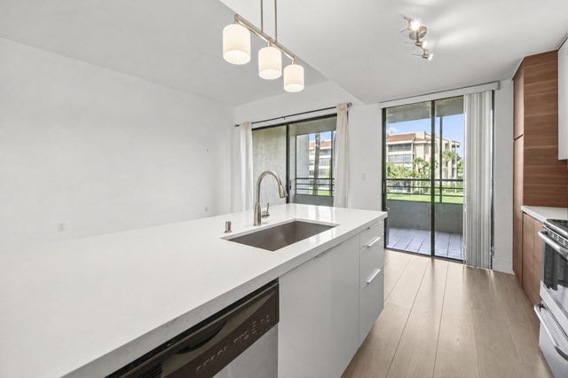 7535 La Paz Boulevard 209, Boca Raton, FL 33433