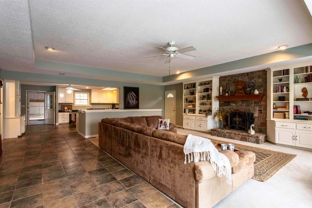 28 N Lakeshore Drive, Cherokee Village, AR 72529