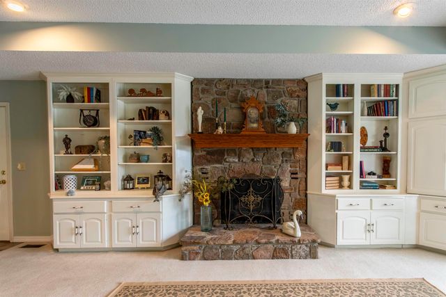 28 N Lakeshore Drive, Cherokee Village, AR 72529