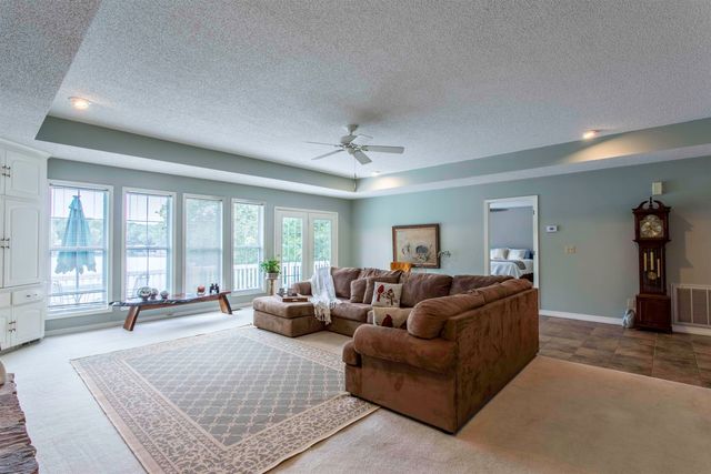 28 N Lakeshore Drive, Cherokee Village, AR 72529