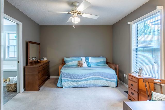 28 N Lakeshore Drive, Cherokee Village, AR 72529