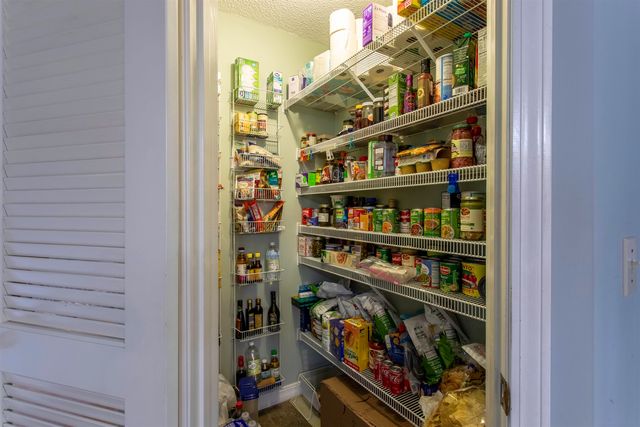 28 N Lakeshore Drive, Cherokee Village, AR 72529