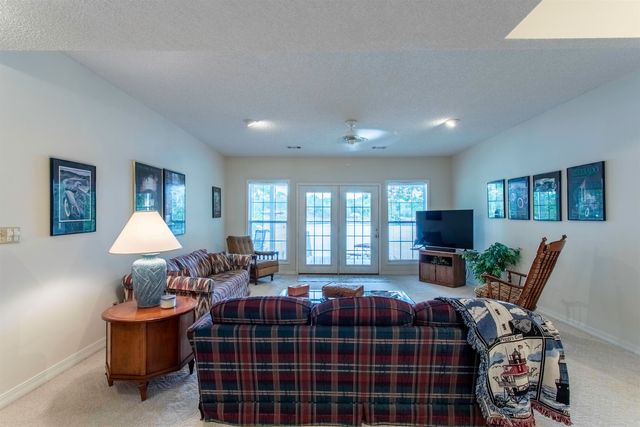 28 N Lakeshore Drive, Cherokee Village, AR 72529