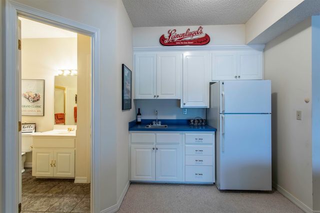 28 N Lakeshore Drive, Cherokee Village, AR 72529