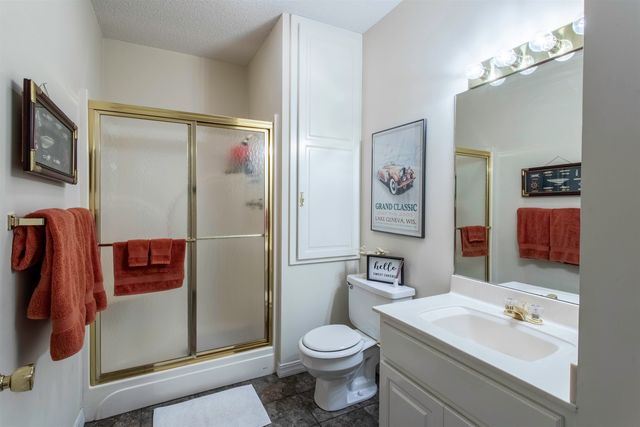 28 N Lakeshore Drive, Cherokee Village, AR 72529