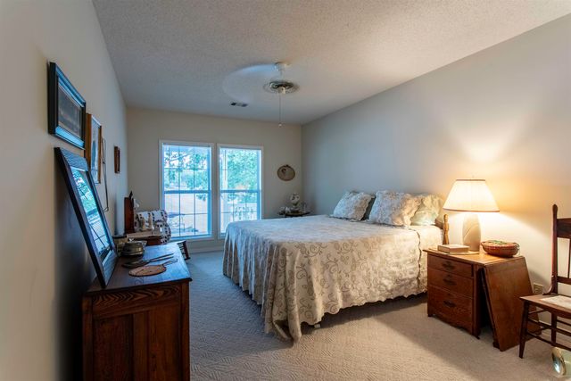 28 N Lakeshore Drive, Cherokee Village, AR 72529