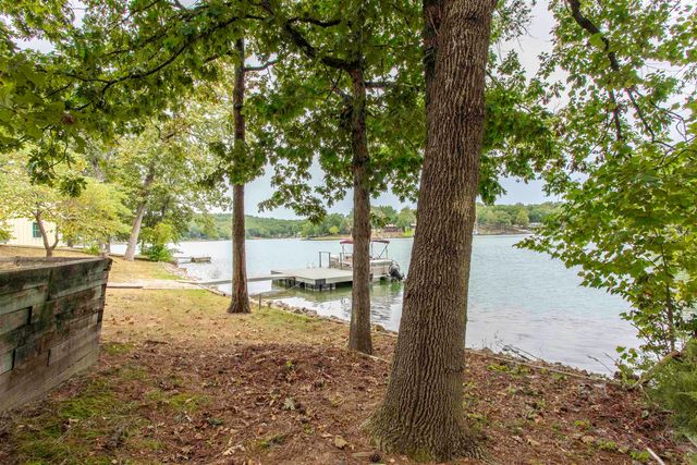 28 N Lakeshore Drive, Cherokee Village, AR 72529