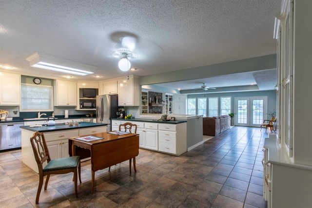 28 N Lakeshore Drive, Cherokee Village, AR 72529