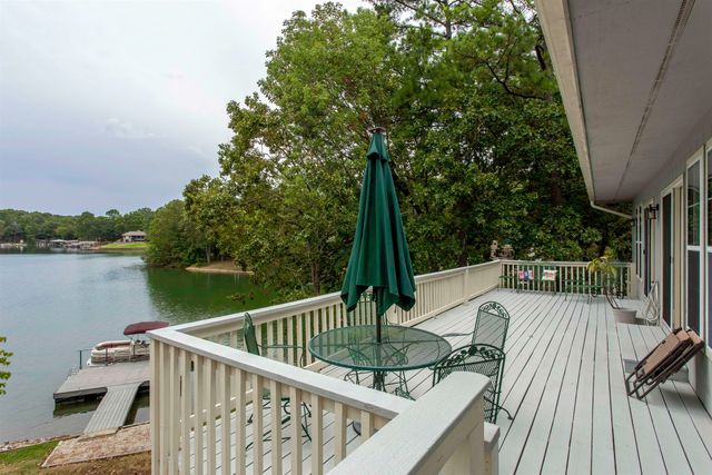 28 N Lakeshore Drive, Cherokee Village, AR 72529