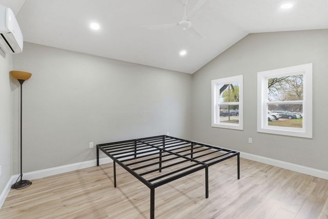 211 N Rechow Avenue, Bolivar, MO 65613