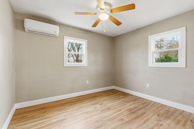 211 N Rechow Avenue, Bolivar, MO 65613