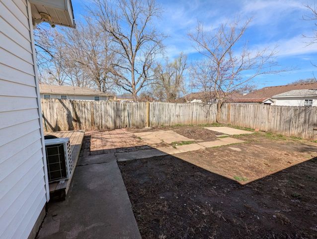 211 N Rechow Avenue, Bolivar, MO 65613