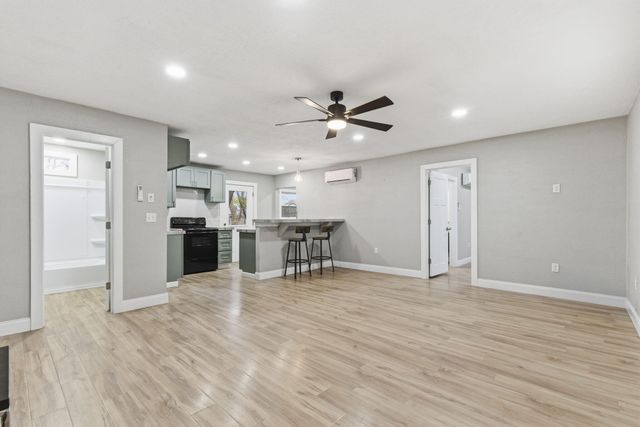 211 N Rechow Avenue, Bolivar, MO 65613