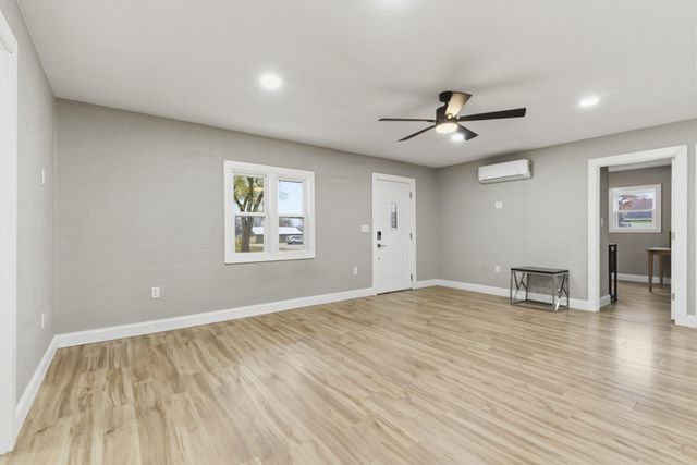 211 N Rechow Avenue, Bolivar, MO 65613