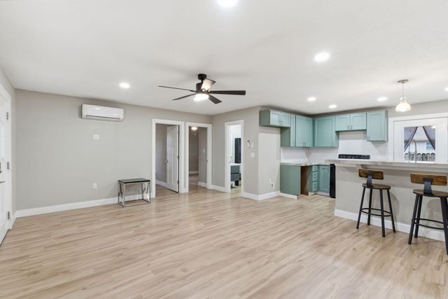 211 N Rechow Avenue, Bolivar, MO 65613