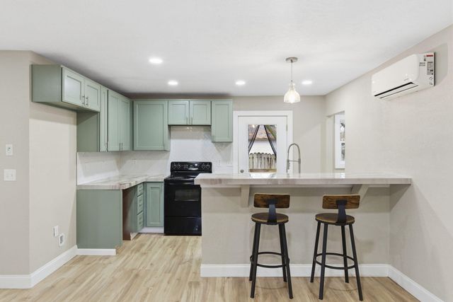 211 N Rechow Avenue, Bolivar, MO 65613