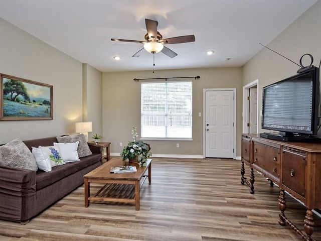 600 Grand Prairie CIR, Dripping Springs, TX 78620