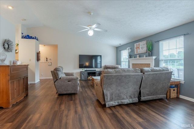 9626 Clippinger Road, Evansville, IN 47725