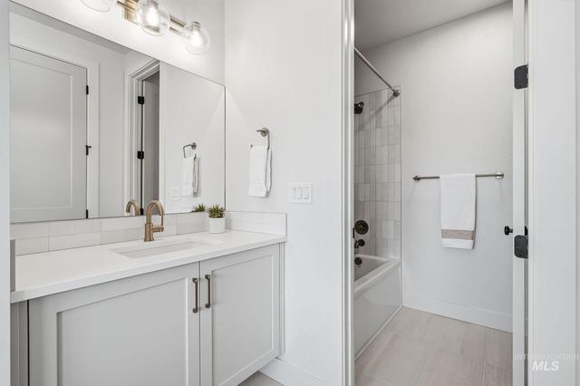 2549 S Grebe Ave, Boise, ID 83716