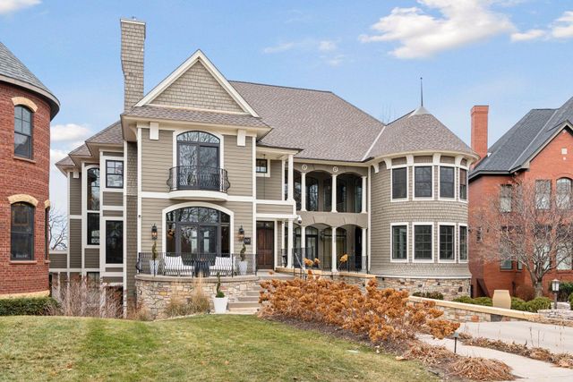1620 Kenwood Parkway, Minneapolis, MN 55405