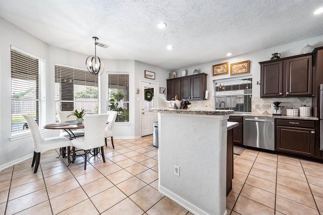 2610 Clay Creek Court, Pearland, TX 77581