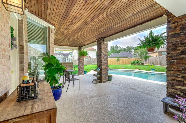 2610 Clay Creek Court, Pearland, TX 77581