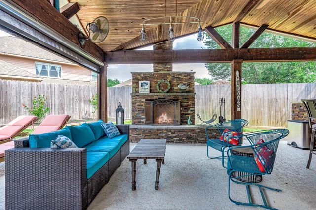 2610 Clay Creek Court, Pearland, TX 77581