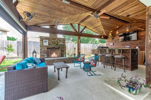 2610 Clay Creek Court, Pearland, TX 77581