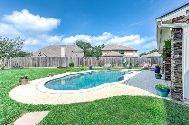 2610 Clay Creek Court, Pearland, TX 77581