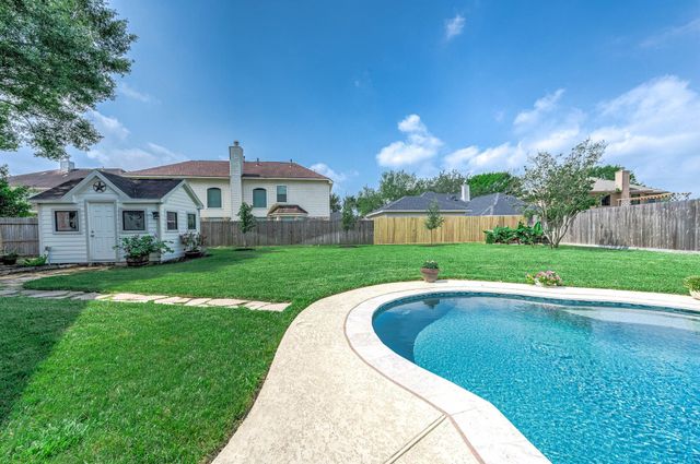 2610 Clay Creek Court, Pearland, TX 77581