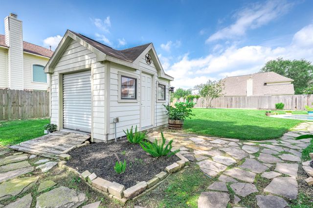 2610 Clay Creek Court, Pearland, TX 77581