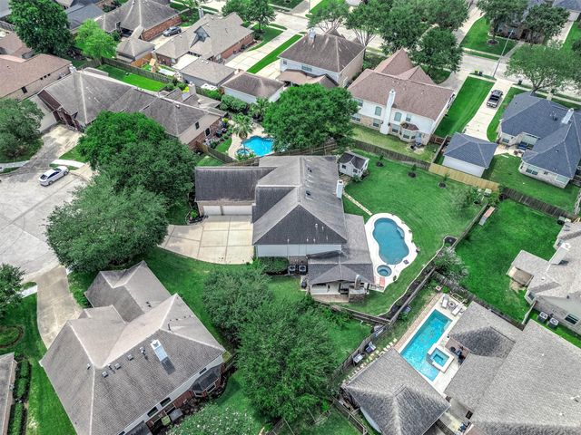 2610 Clay Creek Court, Pearland, TX 77581