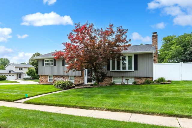 1319 Denniston Avenue, Bettendorf, IA 52722