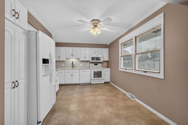 1319 Denniston Avenue, Bettendorf, IA 52722