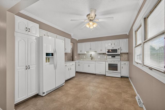 1319 Denniston Avenue, Bettendorf, IA 52722